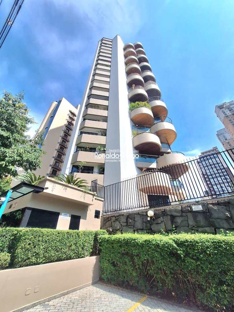 Apartamento para alugar com 4 quartos, 287m² - Foto 1