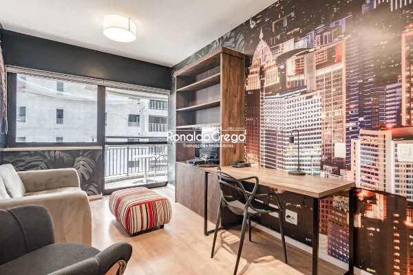 Flat reformado com 1 quarto,1 suite 1 vaga no Itaim