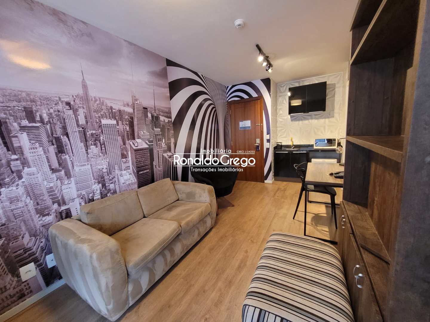 Flat modernizado com 1 quarto,1 suite 1 vaga no Itaim