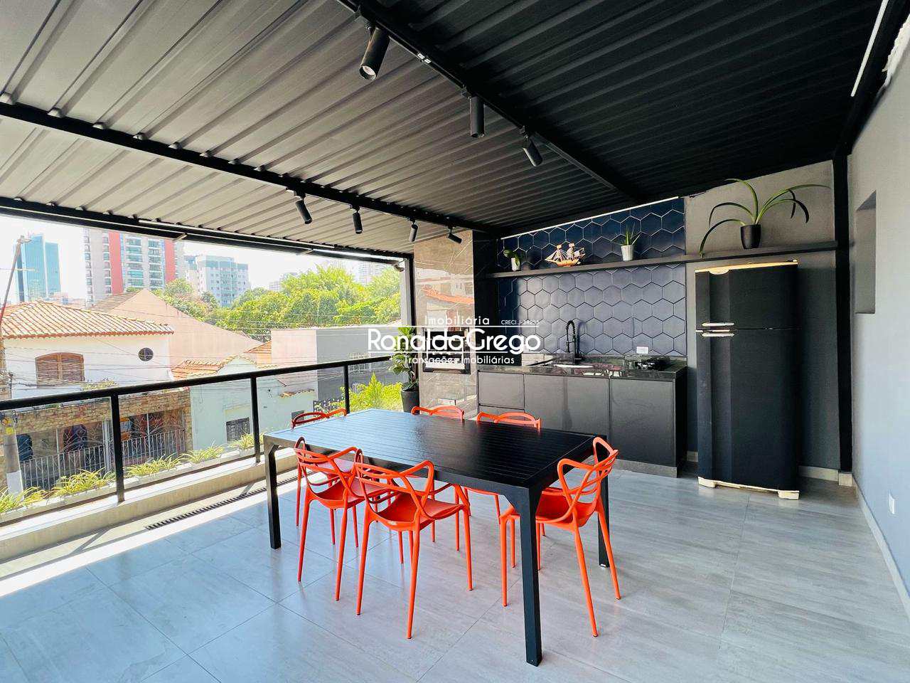 Sobrado à venda e aluguel com 3 quartos, 200m² - Foto 1
