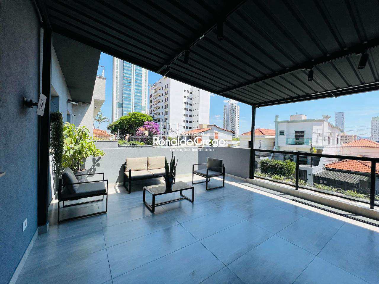 Sobrado à venda e aluguel com 3 quartos, 200m² - Foto 4