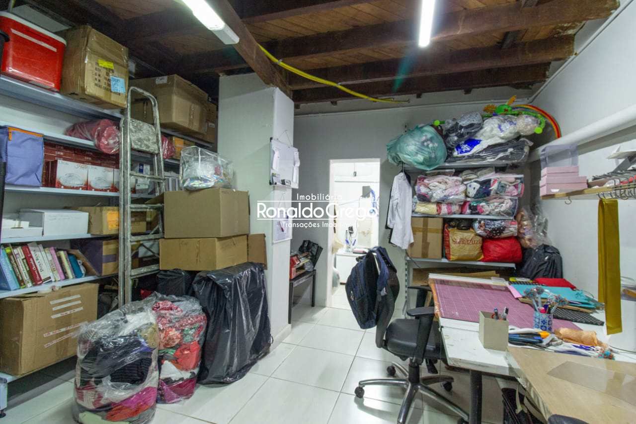 Casa à venda com 2 quartos, 240m² - Foto 25