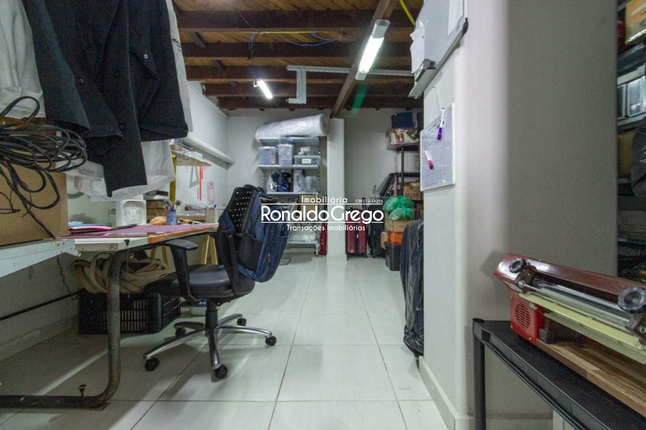 Casa à venda com 2 quartos, 240m² - Foto 23