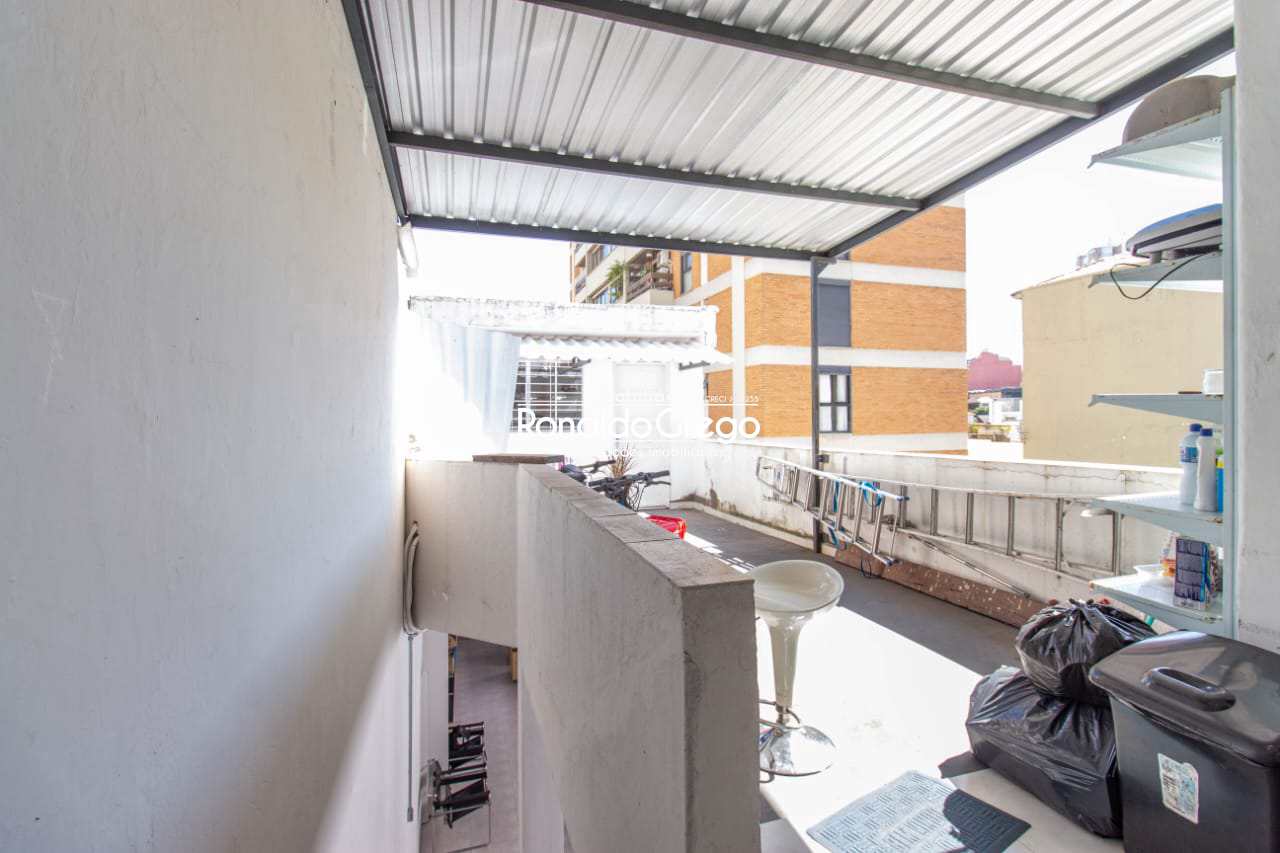 Casa à venda com 2 quartos, 240m² - Foto 9