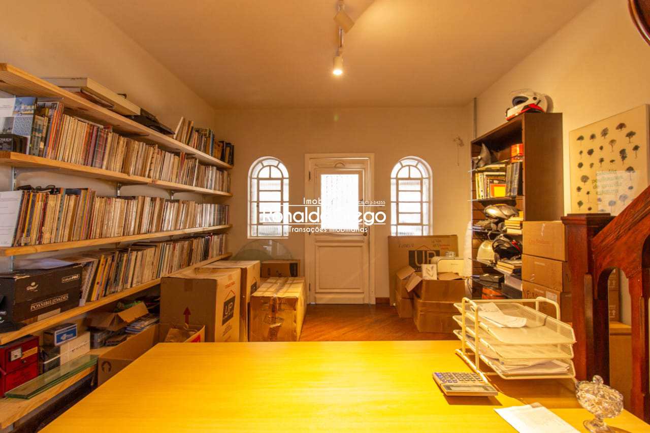 Casa à venda com 2 quartos, 240m² - Foto 2