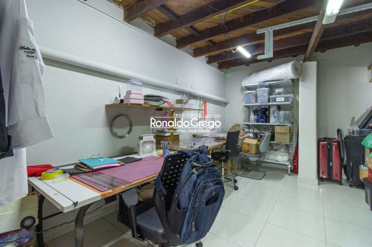Casa à venda com 2 quartos, 240m² - Foto 27