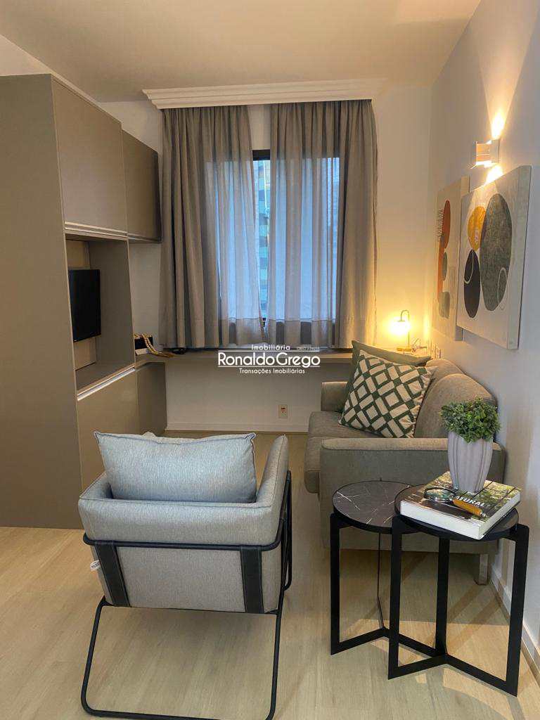 Flat com 1 quarto, Itaim Bibi, com com serviços e vaga
