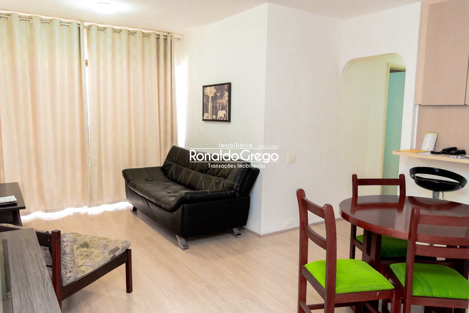 Flat com 2 quartos, Jardins, 1 suite 2 vagas com serviços