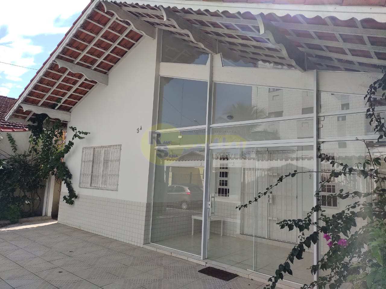 Casa à venda com 3 quartos, 250m² - Foto 2