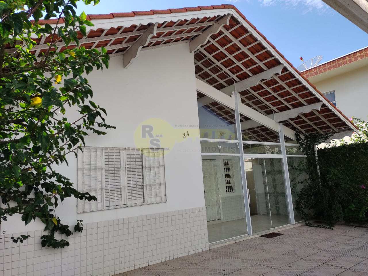 Casa à venda com 3 quartos, 250m² - Foto 1