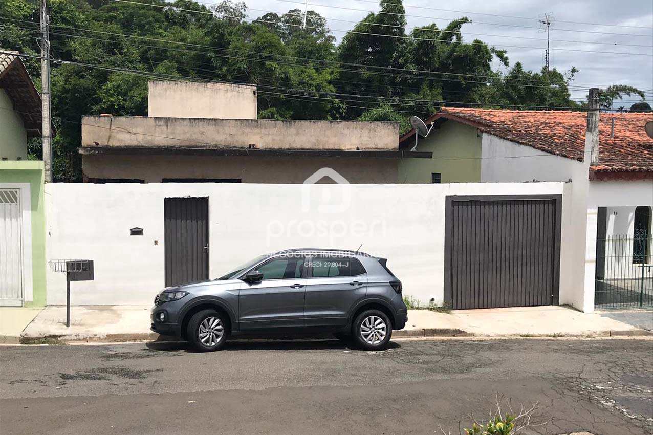 Casa à venda com 3 quartos, 253m² - Foto 1