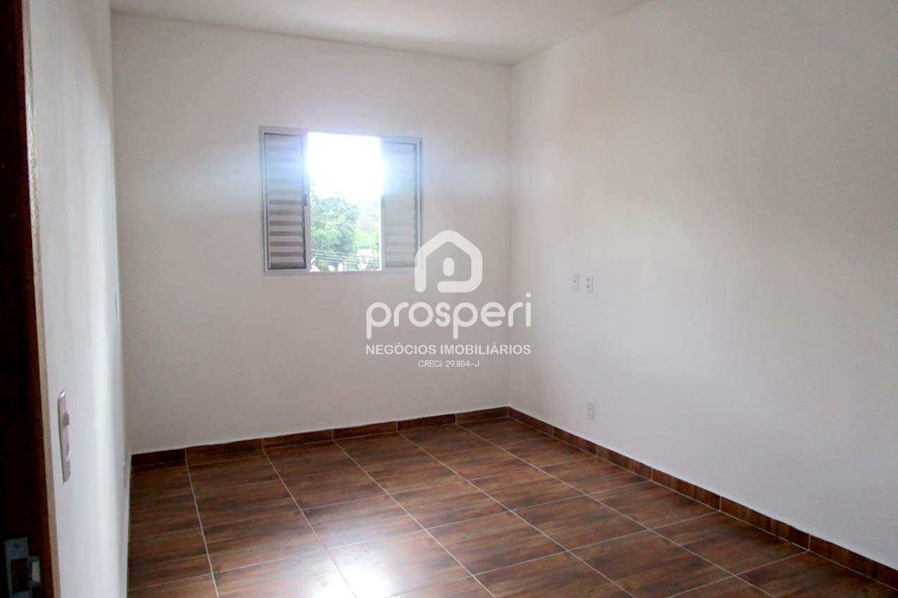 Casa à venda com 2 quartos, 140m² - Foto 2