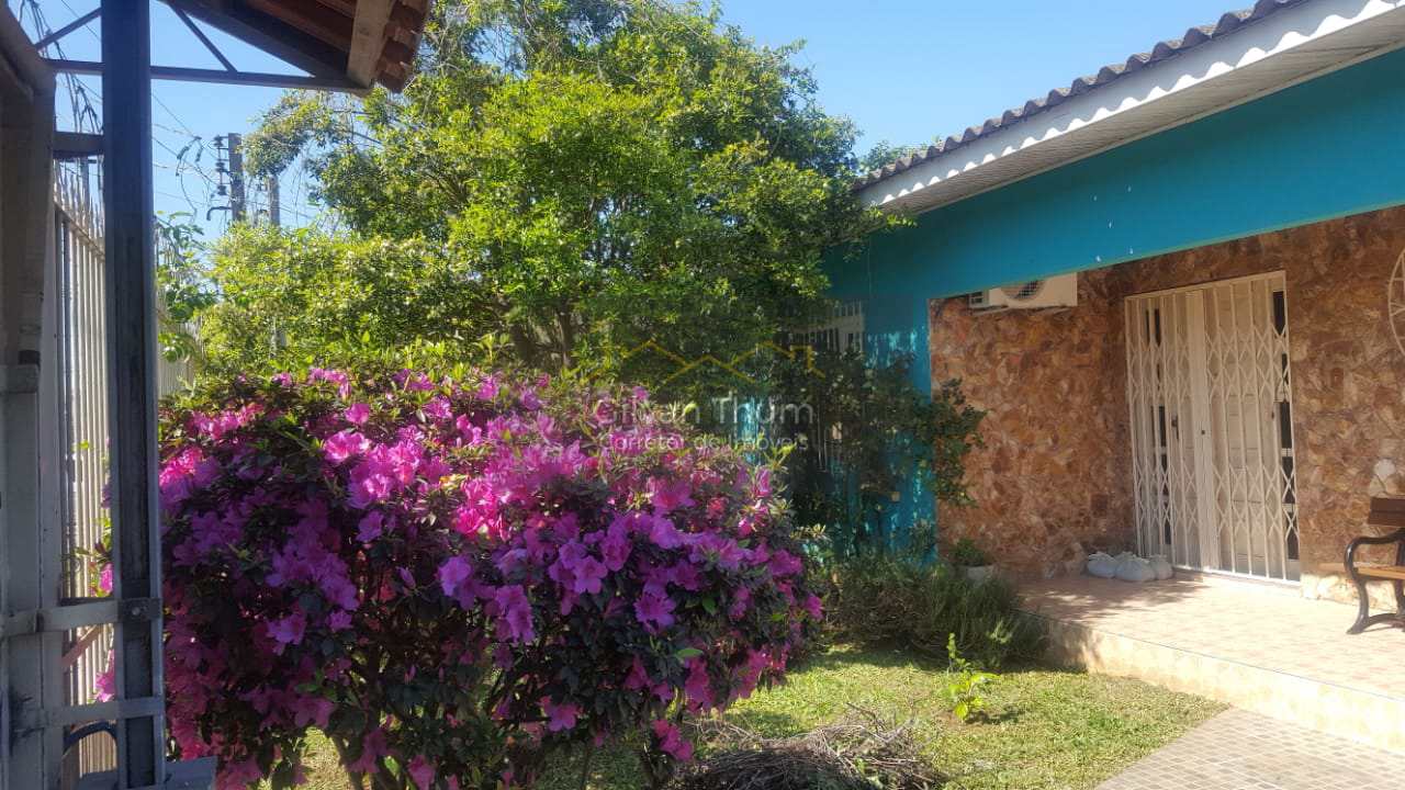 Casa à venda com 3 quartos, 200m² - Foto 1