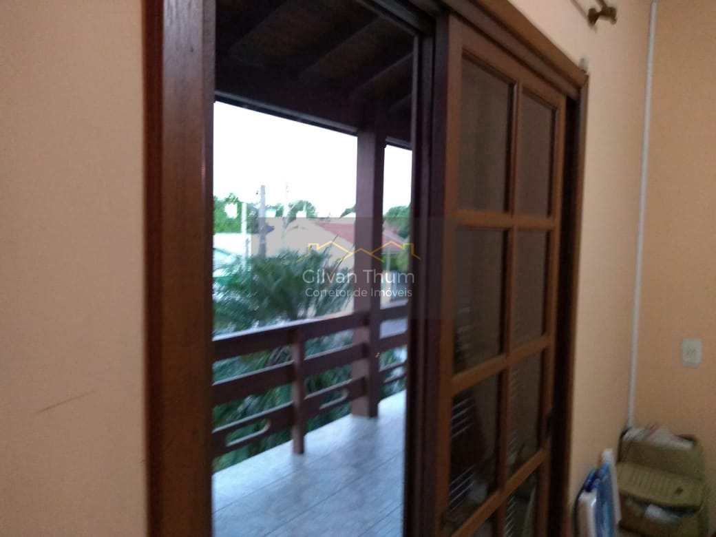 Casa à venda com 3 quartos, 210m² - Foto 2