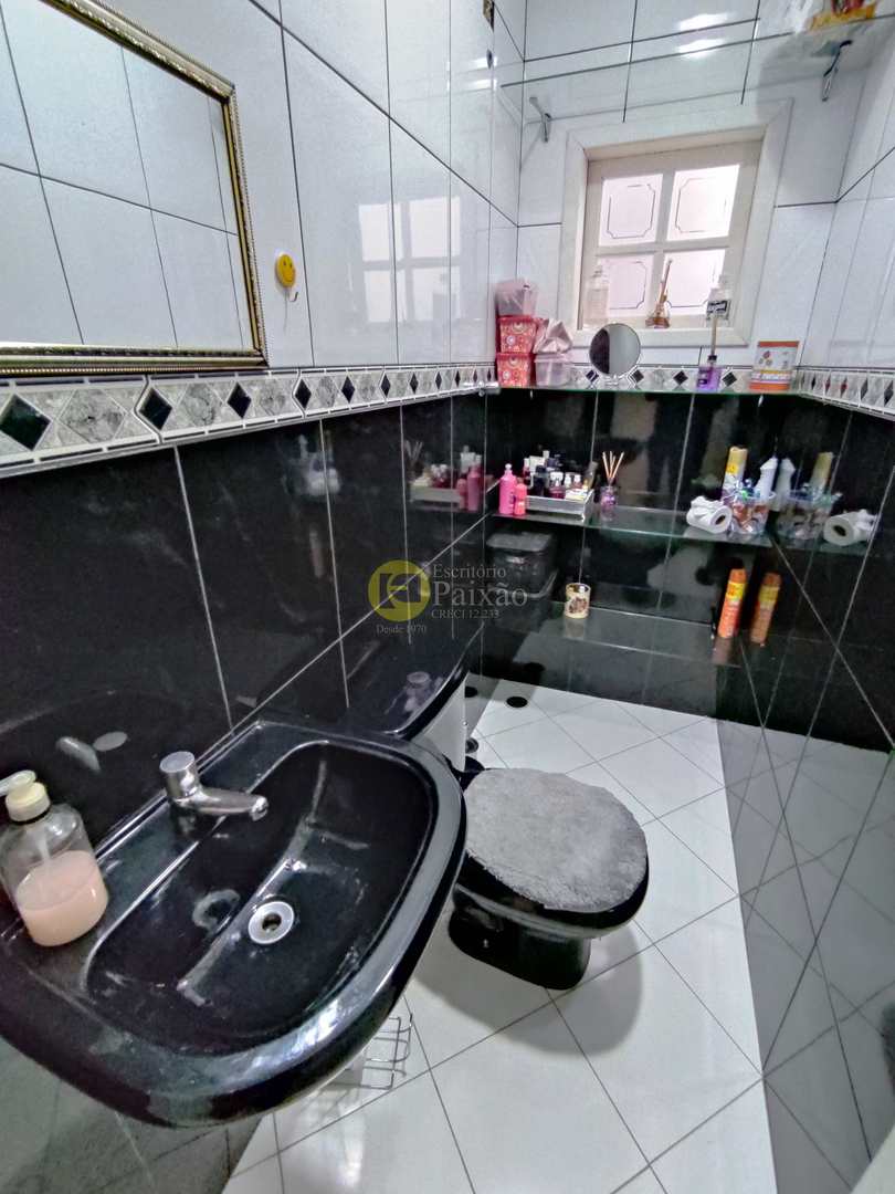 Casa à venda com 3 quartos, 240m² - Foto 16