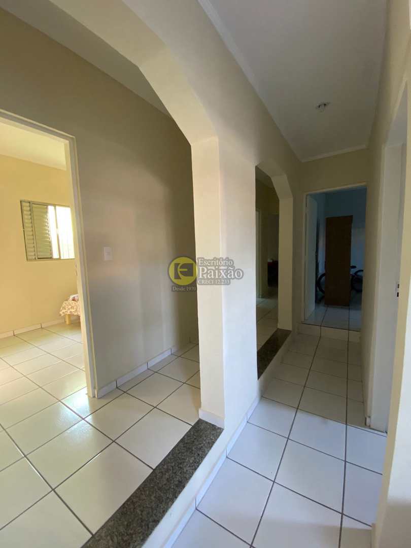 Casa à venda com 5 quartos, 250m² - Foto 3