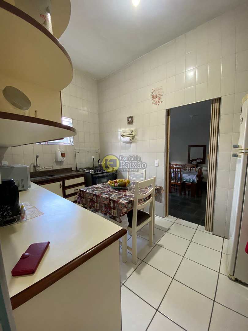 Casa à venda com 5 quartos, 250m² - Foto 4