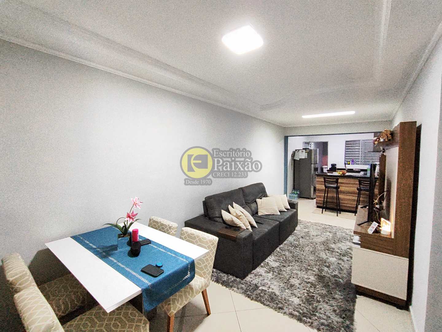 Casa à venda com 3 quartos, 150m² - Foto 1