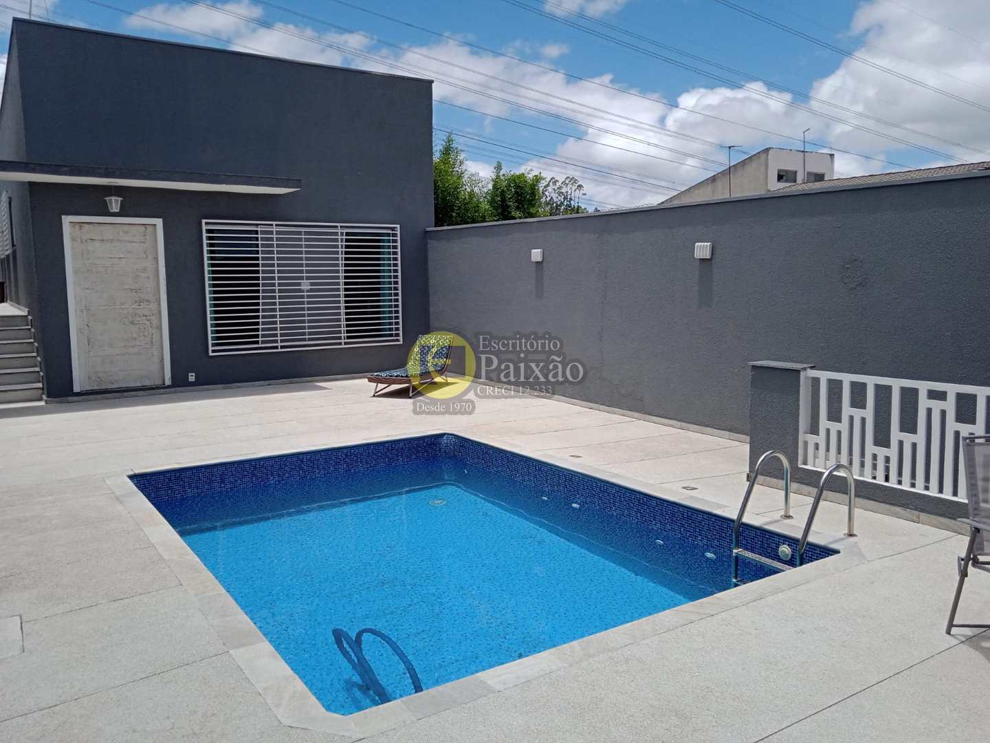 Casa à venda com 3 quartos, 352m² - Foto 1