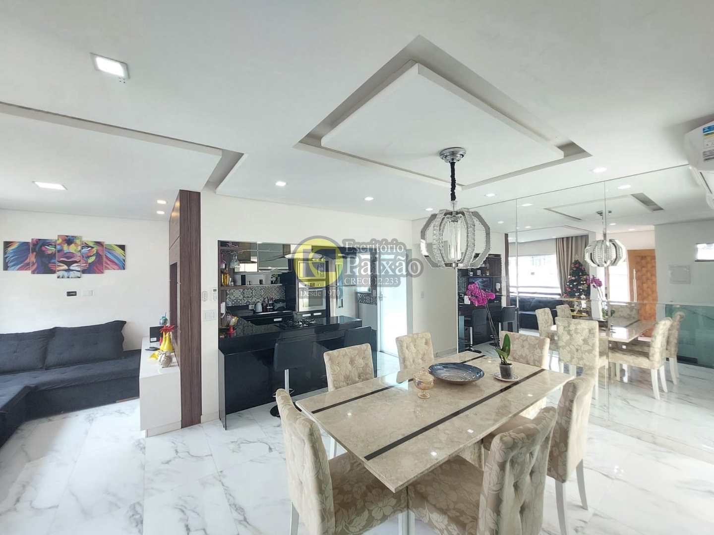 Casa à venda com 3 quartos, 203m² - Foto 1