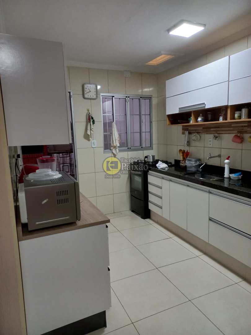 Casa à venda com 3 quartos, 250m² - Foto 5