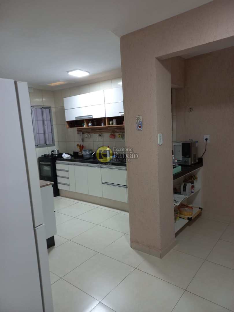 Casa à venda com 3 quartos, 250m² - Foto 6