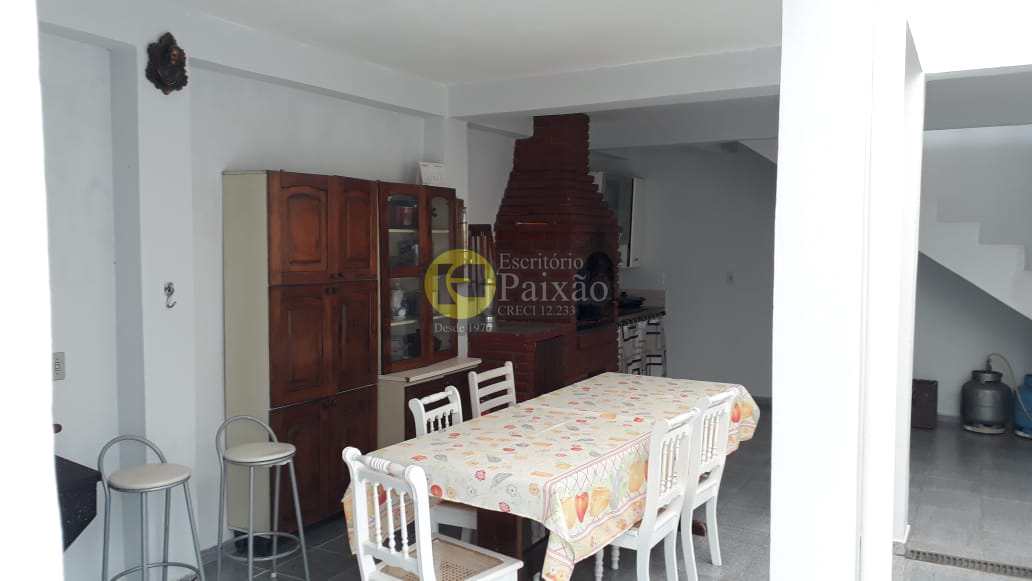 Casa à venda com 3 quartos, 250m² - Foto 15