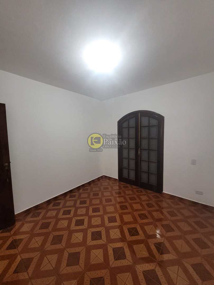 Sobrado para alugar com 2 quartos, 200m² - Foto 11