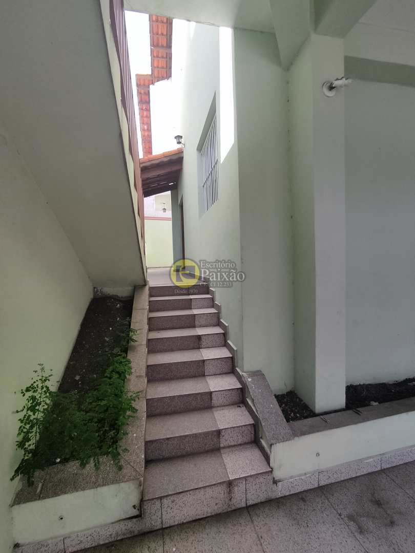 Sobrado à venda com 3 quartos, 150m² - Foto 4