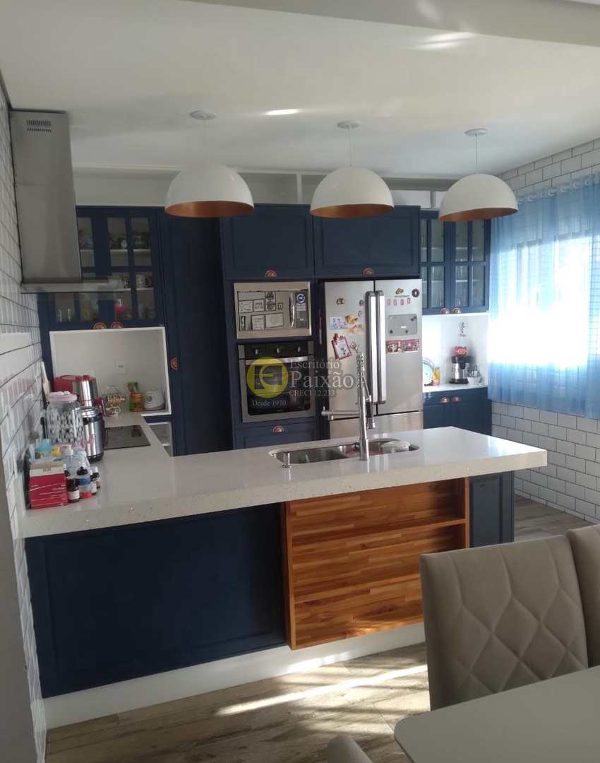 Sobrado à venda com 3 quartos, 210m² - Foto 2