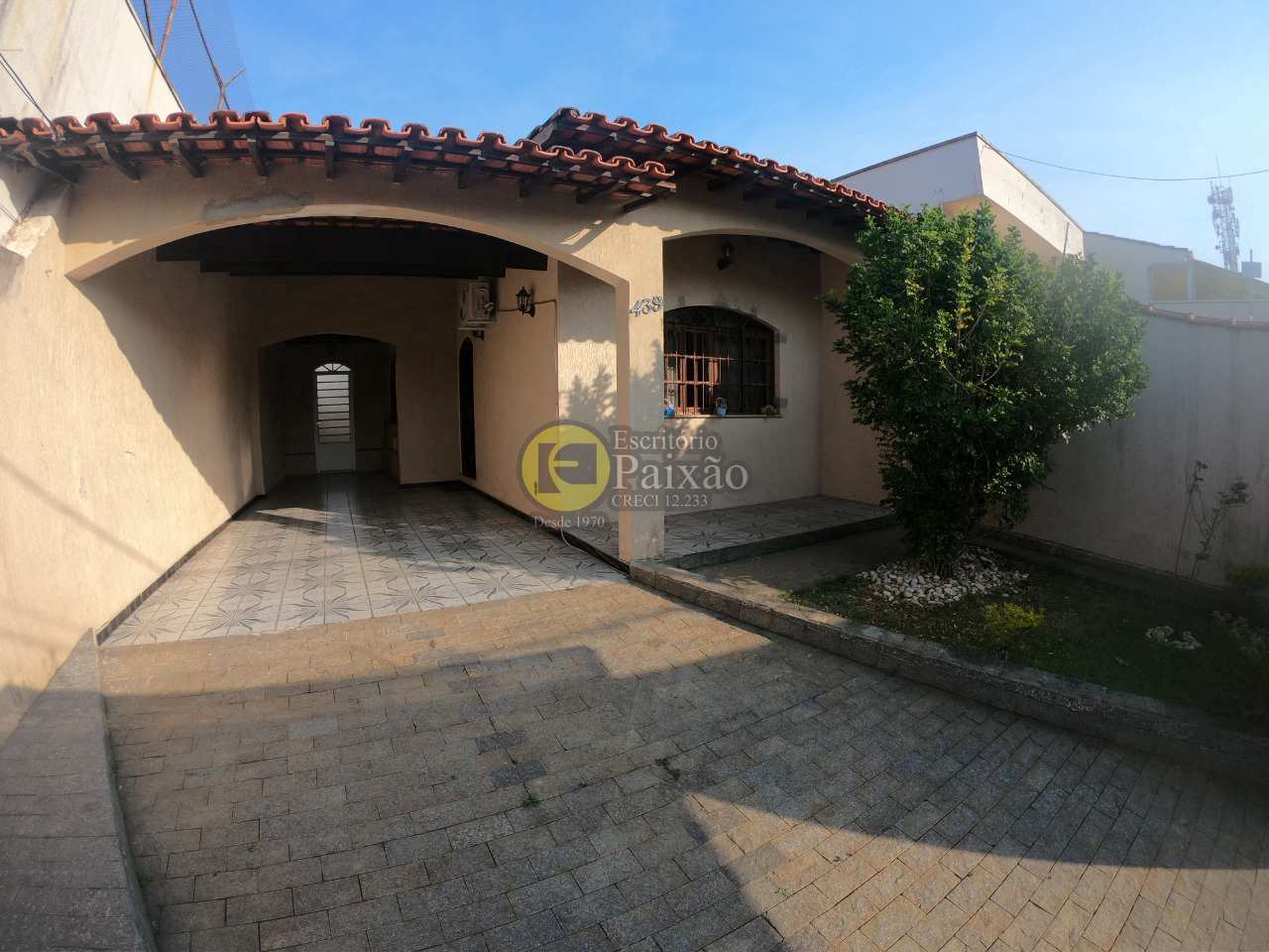 Casa à venda com 3 quartos, 335m² - Foto 1