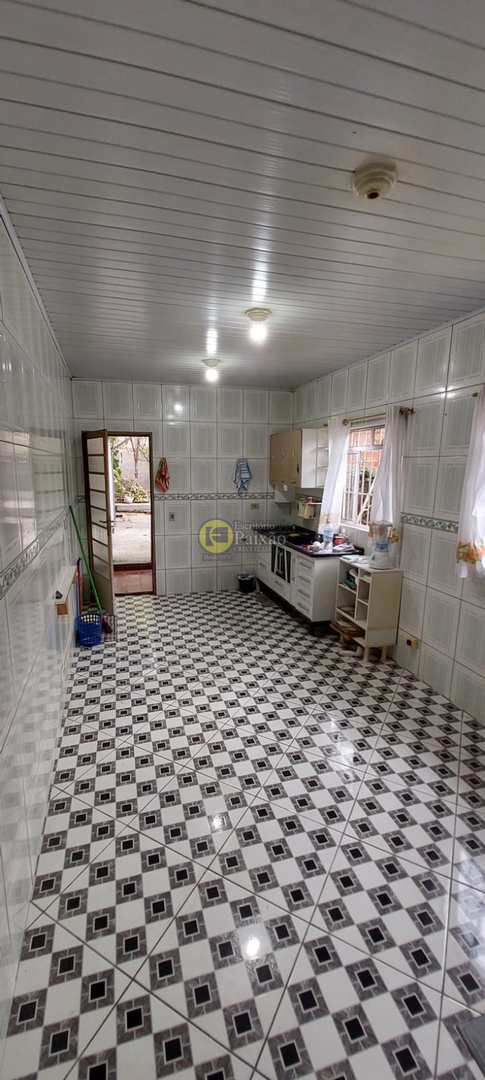 Casa à venda com 3 quartos, 300m² - Foto 1