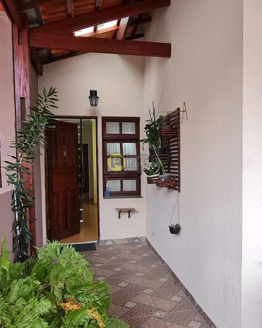 Casa de Condomínio à venda com 3 quartos, 154m² - Foto 2