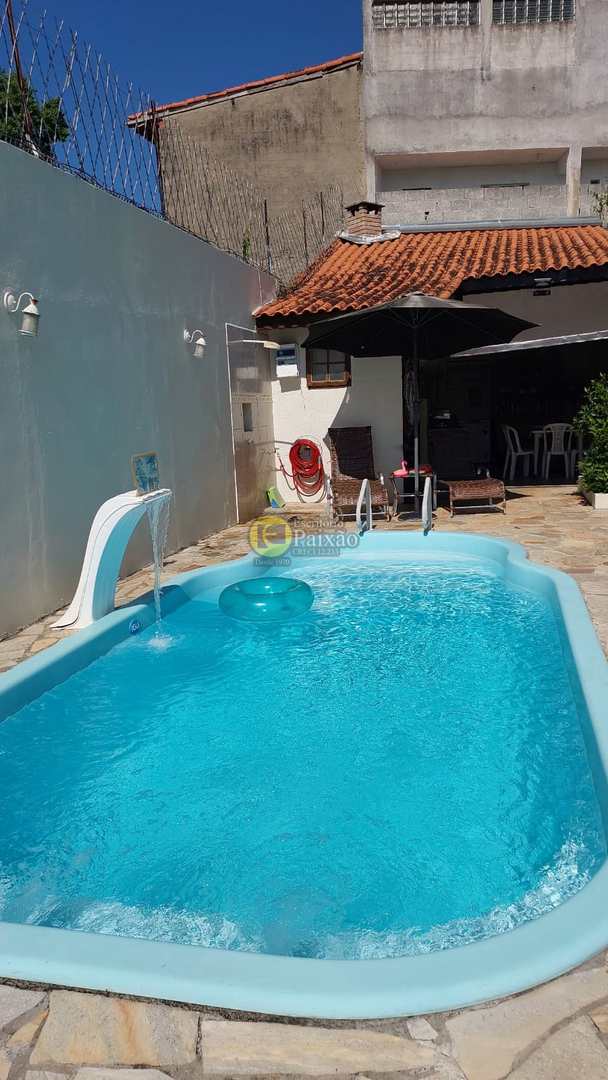 Casa à venda com 3 quartos, 250m² - Foto 1