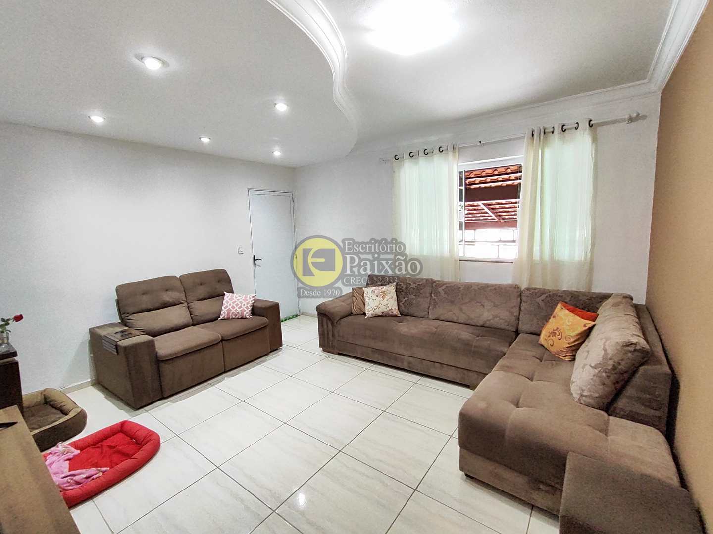 Casa à venda com 2 quartos, 150m² - Foto 1