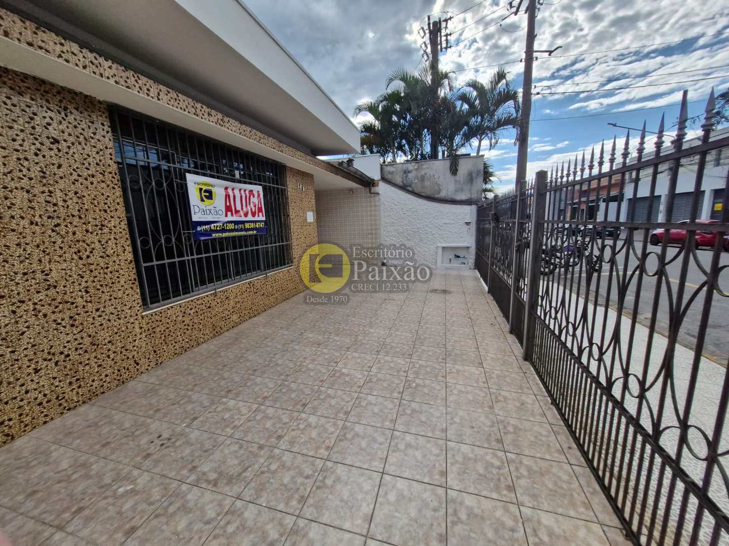 Casa à venda e aluguel com 3 quartos, 300m² - Foto 2