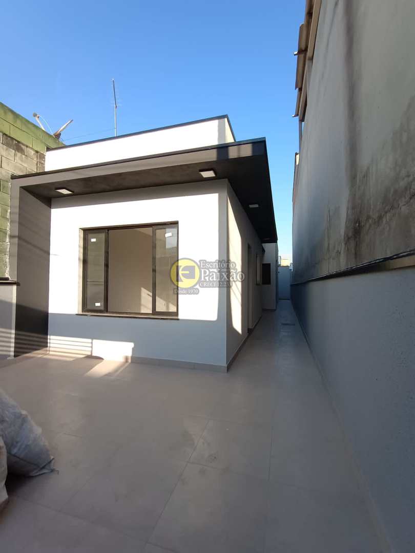 Casa à venda com 2 quartos, 125m² - Foto 1