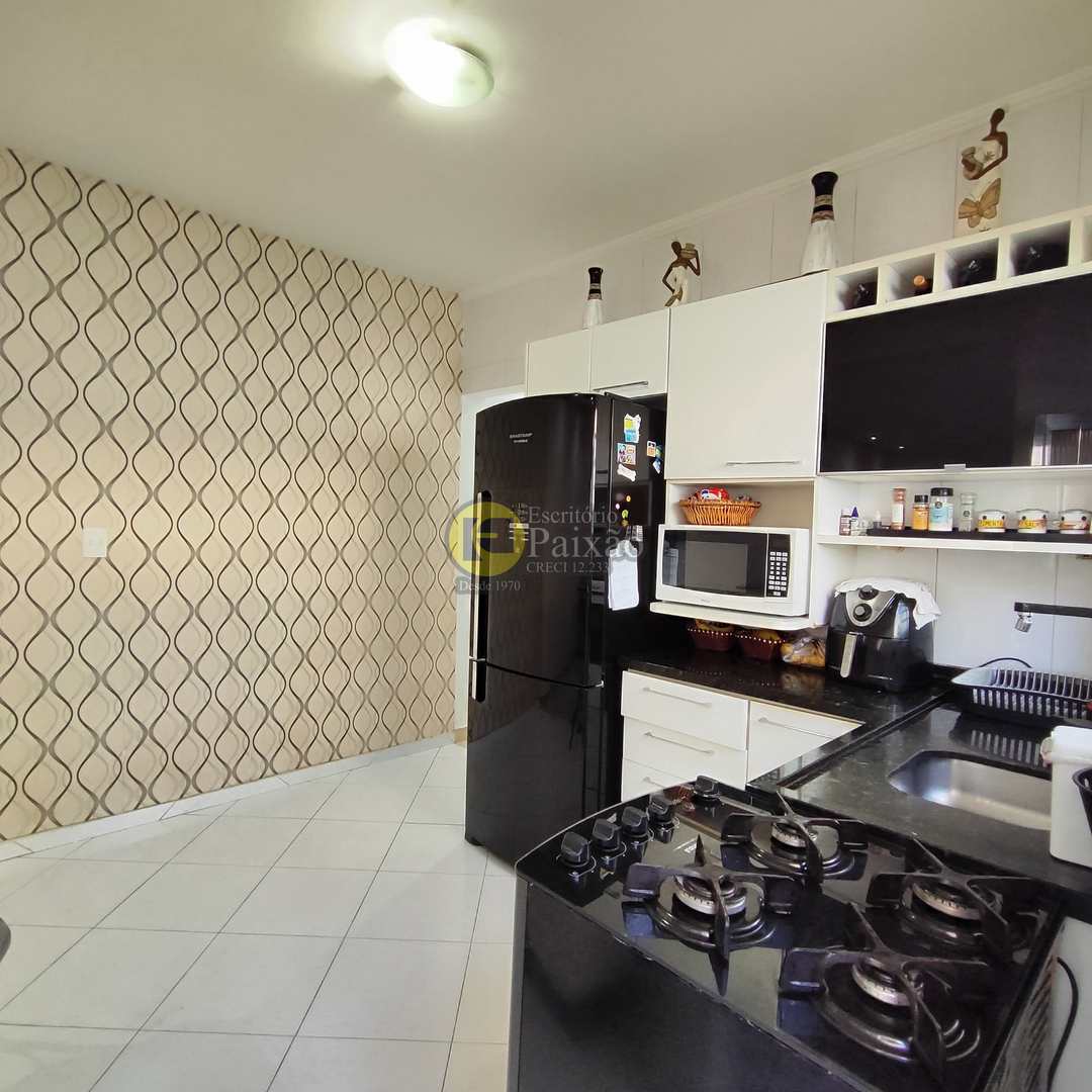 Casa à venda com 3 quartos, 250m² - Foto 12