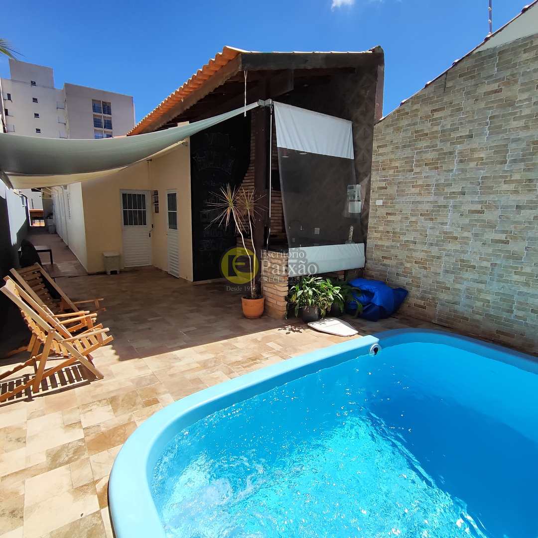 Casa à venda com 3 quartos, 250m² - Foto 1