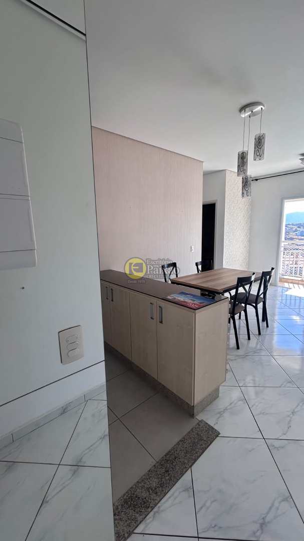 Apartamento à venda com 2 quartos, 63m² - Foto 2