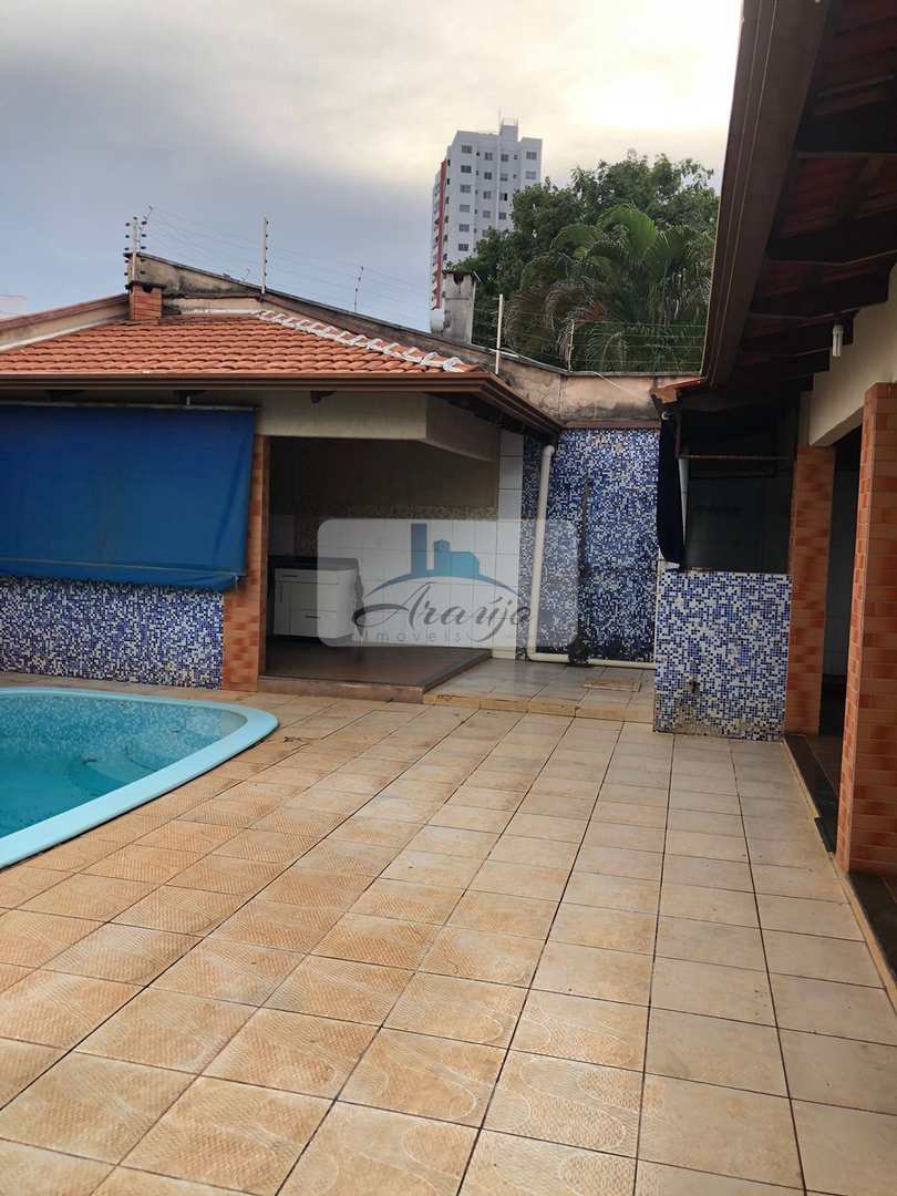 Casa à venda com 3 quartos, 377m² - Foto 9