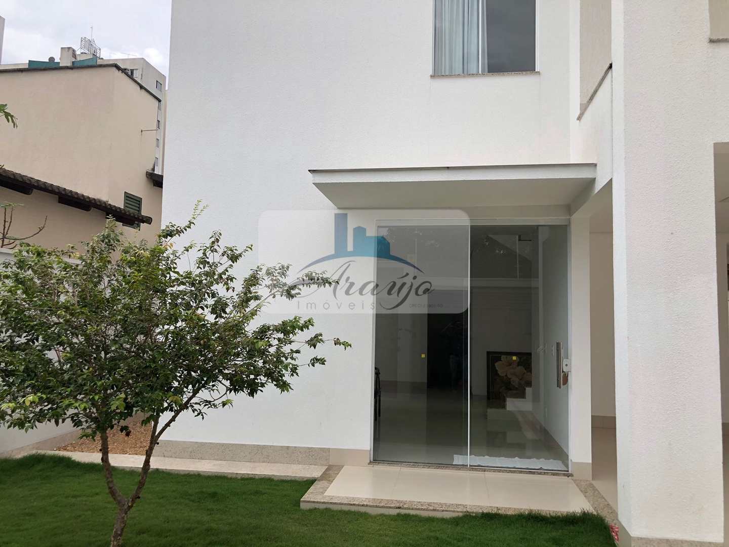 Sobrado à venda com 3 quartos, 255m² - Foto 1