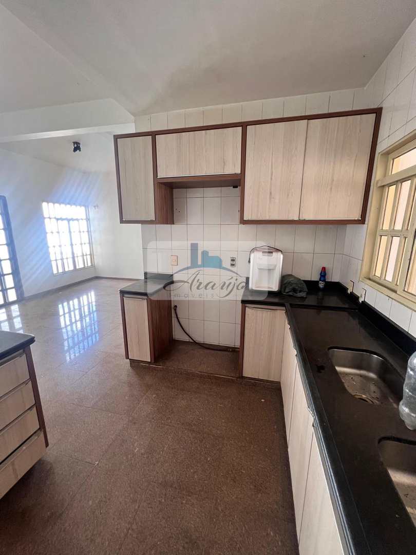 Sobrado para alugar com 4 quartos, 360m² - Foto 13