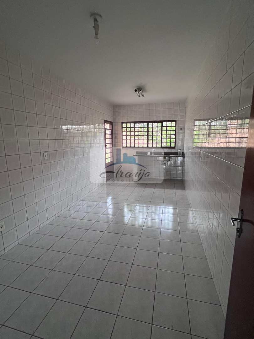 Casa para alugar com 3 quartos, 225m² - Foto 3