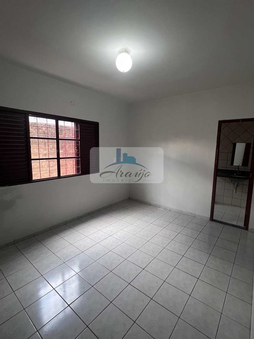 Casa para alugar com 3 quartos, 225m² - Foto 4