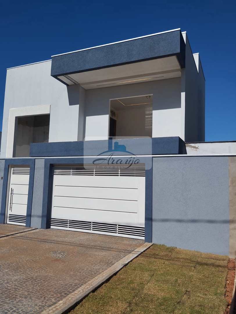 Sobrado à venda com 3 quartos, 336m² - Foto 1