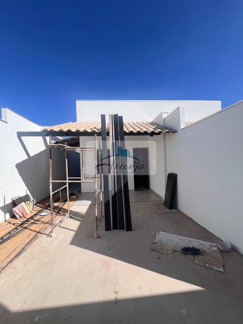 Casa à venda com 2 quartos, 70m² - Foto 1