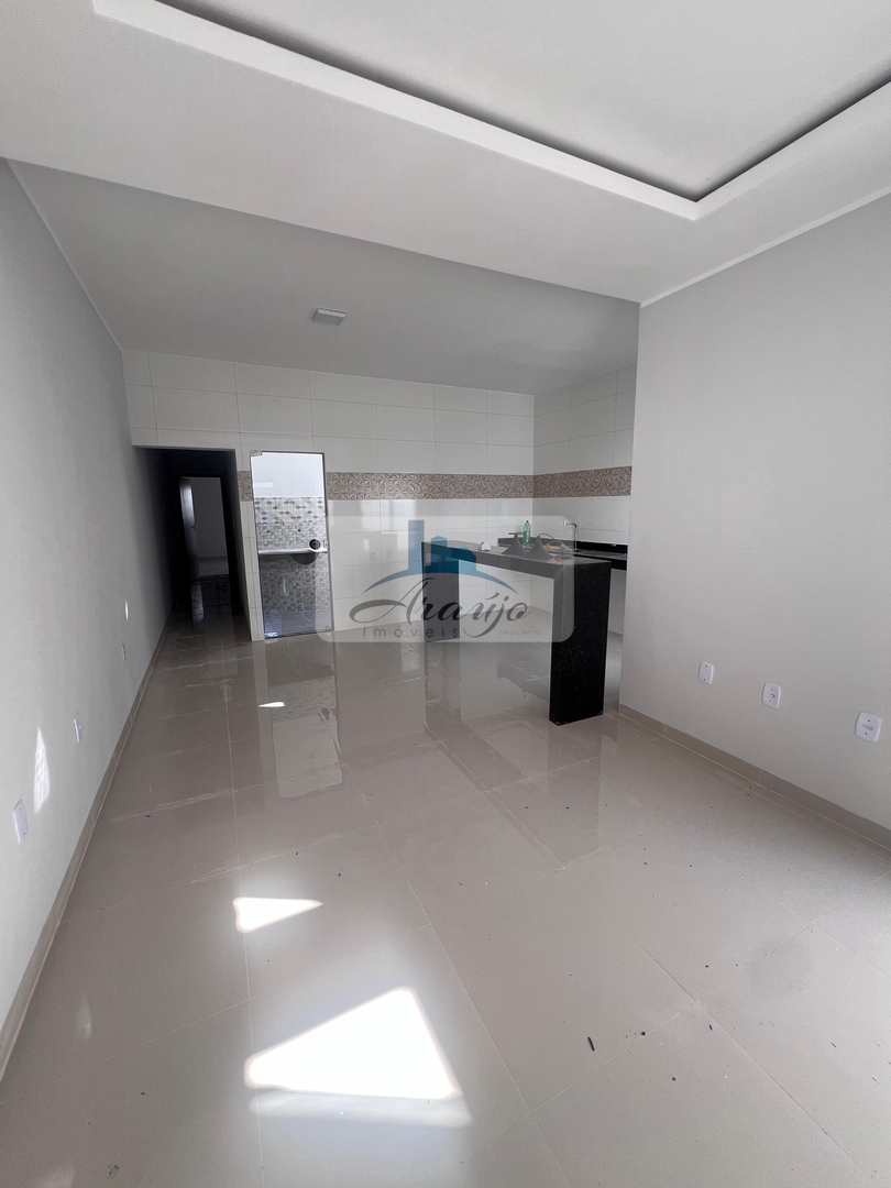 Casa à venda com 2 quartos, 70m² - Foto 2