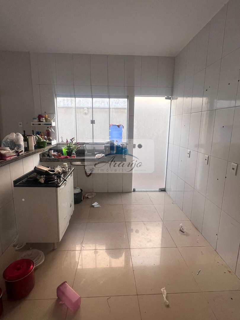 Casa para alugar com 3 quartos, 180m² - Foto 2