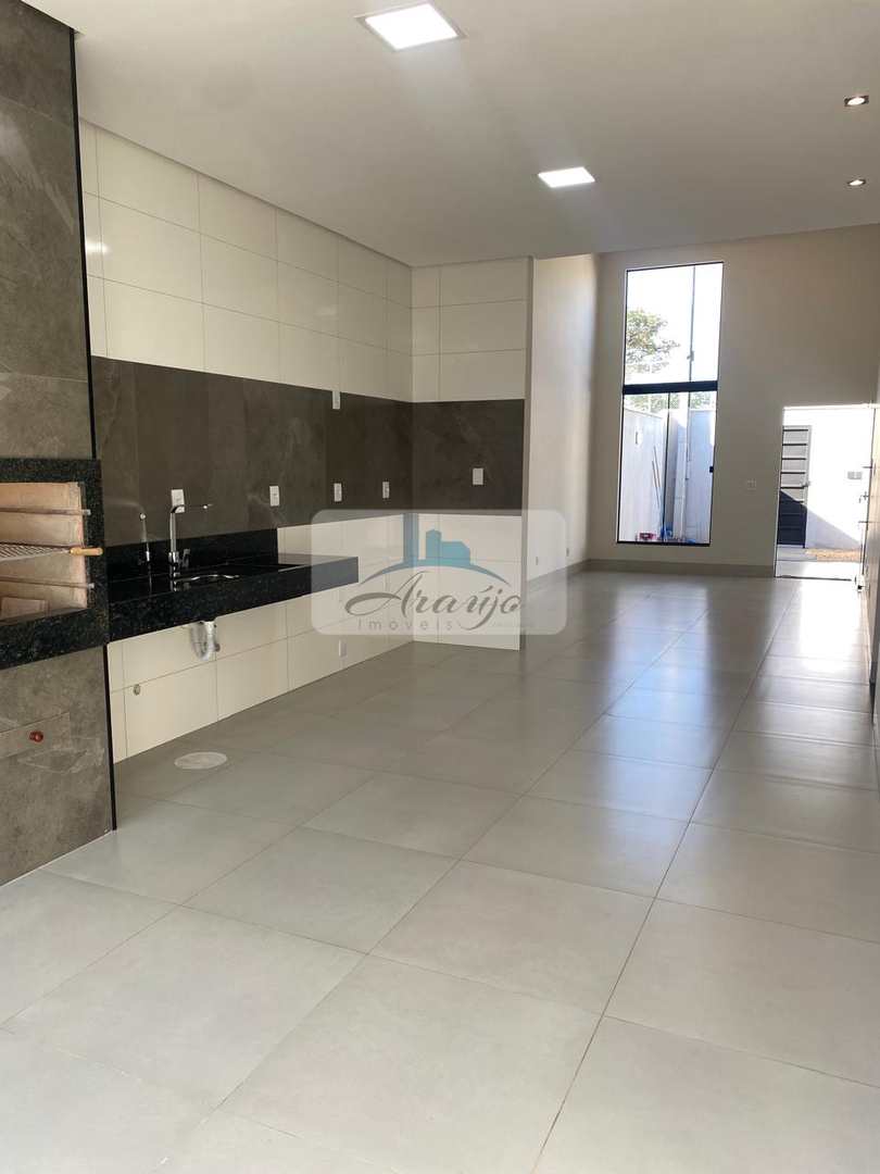 Casa à venda com 3 quartos, 230m² - Foto 2